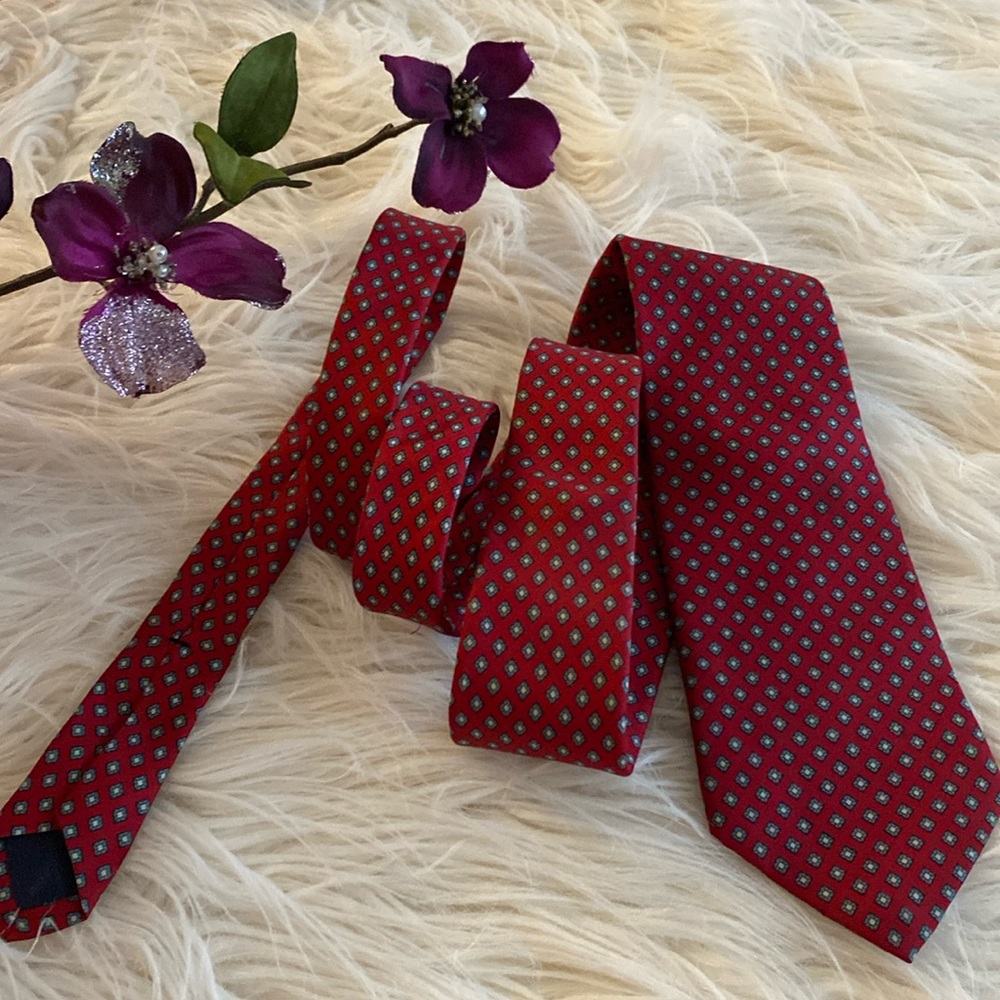 YVES SAINT LAURENT 100% silk tie